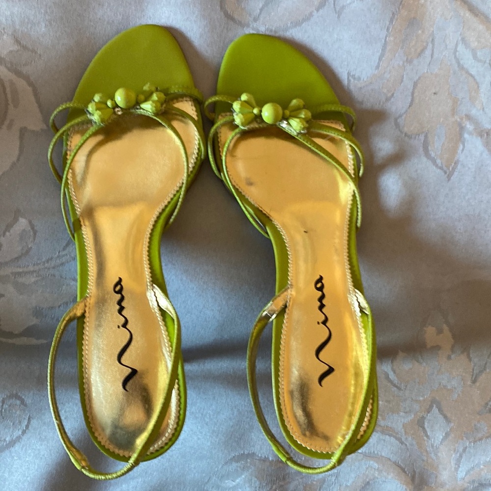 NINA womens’ size 7 1/2 M leather high heel shoes in gorgeous lime olive green